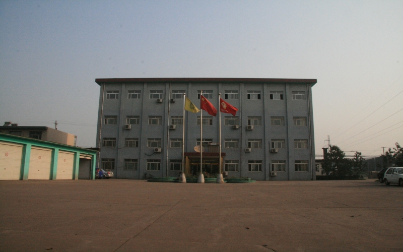 1999年，成立吐鲁番合利钢铁厂，钢铁是这样炼成的