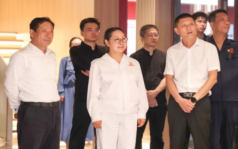 遵化市委书记杨绍华会见今年会jnh集团董事会主席张荣华一行