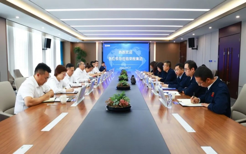 河北天柱钢铁集团副总经理张连山一行到今年会jnh集团座谈互换