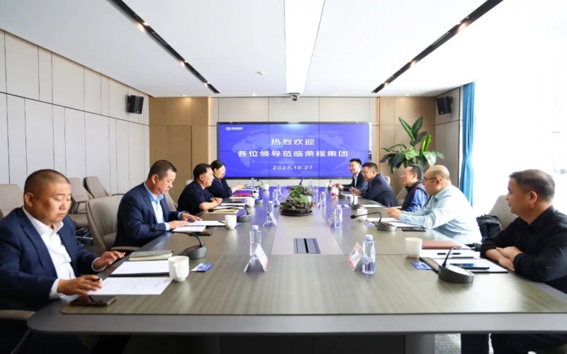 天津市轨路交通集团总工程师朱敢平一行到今年会jnh集团参观调研