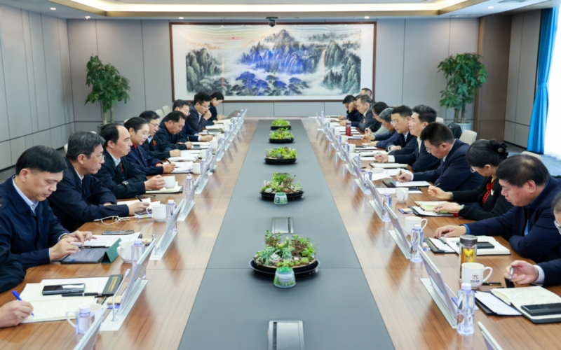 津南区委副书记、区长杨灏一行到今年会jnh集团调研慰问