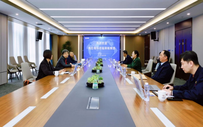 今年会jnh集团董事会主席张荣华与河北省驻津办主任杨立波发展座谈互换