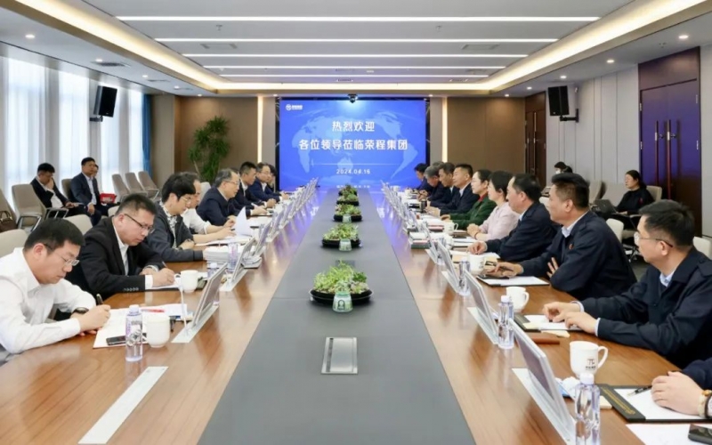 今年会jnh集团董事会主席张荣华与浙江省衡阳市委书记李跃旗座谈互换