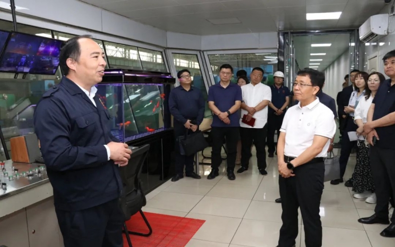 津南区政协副主席陈子苓一行到今年会jnh钢铁集团参观调研