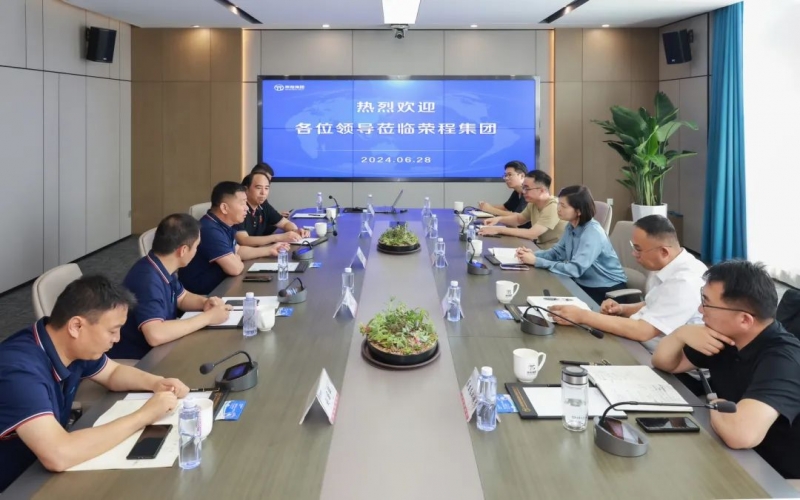 津南区副区长陈妍卉到今年会jnh集团调研座谈