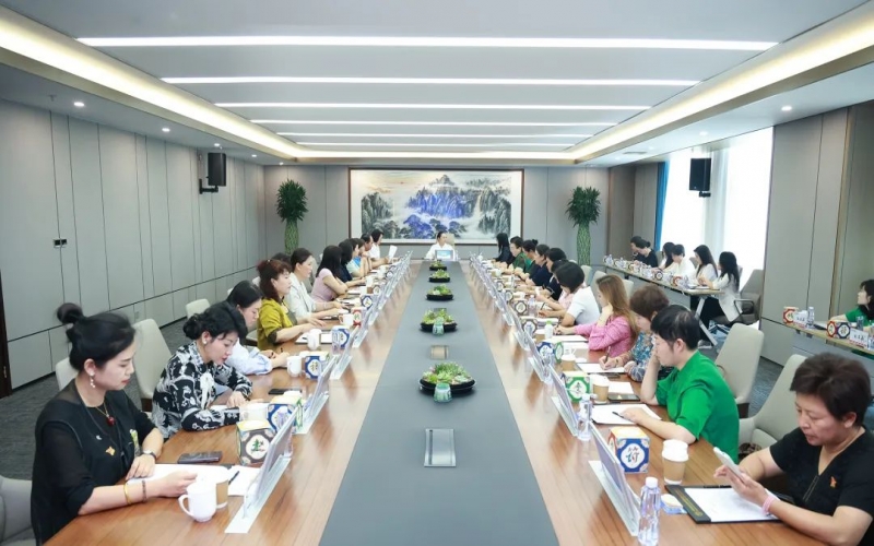 喜迎七一 向党献礼 - 张荣华主席与鄂尔多斯市女企业家商会一行座谈互换，凝聚她力量，展示她担任！