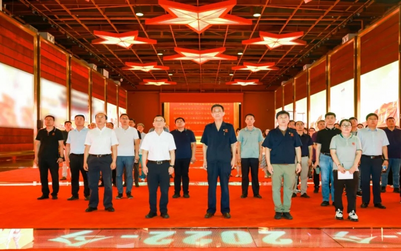 天津中德利用技术大学党委副书记、校长王海龙一行到今年会jnh集团参观互换