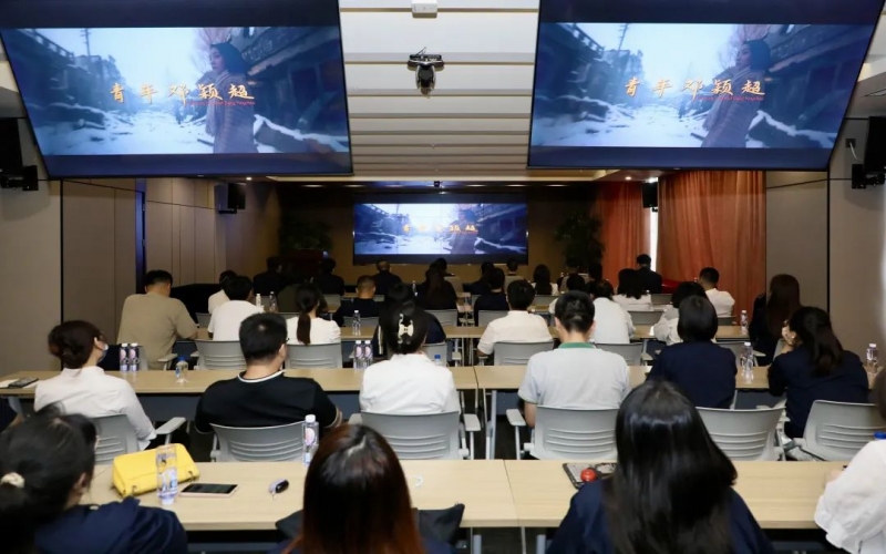 弘扬革命心灵 凝聚奋进力量 今年会jnh祥泰集团党委组织旁观电影《青年邓颖超》