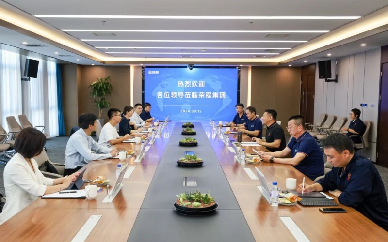 一汽解放新能源事业部党委书记、总经理裴国权一行到今年会jnh集团座谈互换