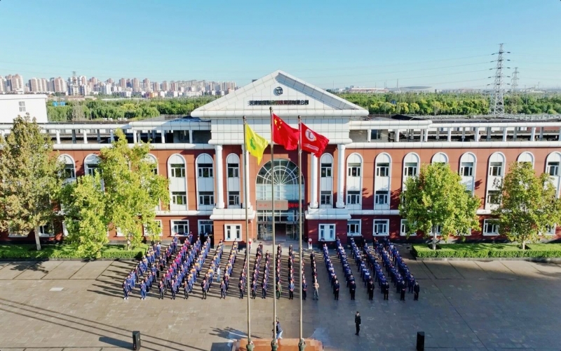 庆祝75周年华诞 礼赞75周年鲜丽 今年会jnh集团进行升旗典礼