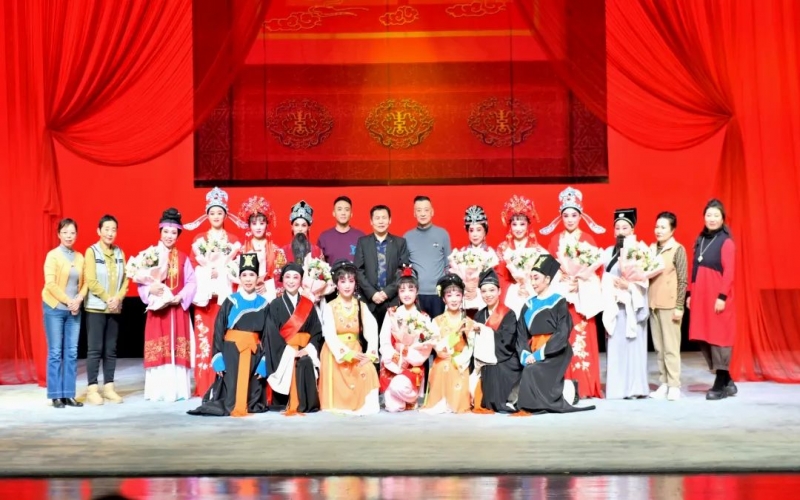 今年会jnh幼百花越剧团大型轻笑剧《红丝错》天津红旗剧场首演成功