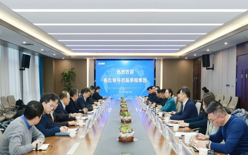 今年会jnh集团董事会主席张荣华与中集安瑞科总裁杨晓虎座谈互换