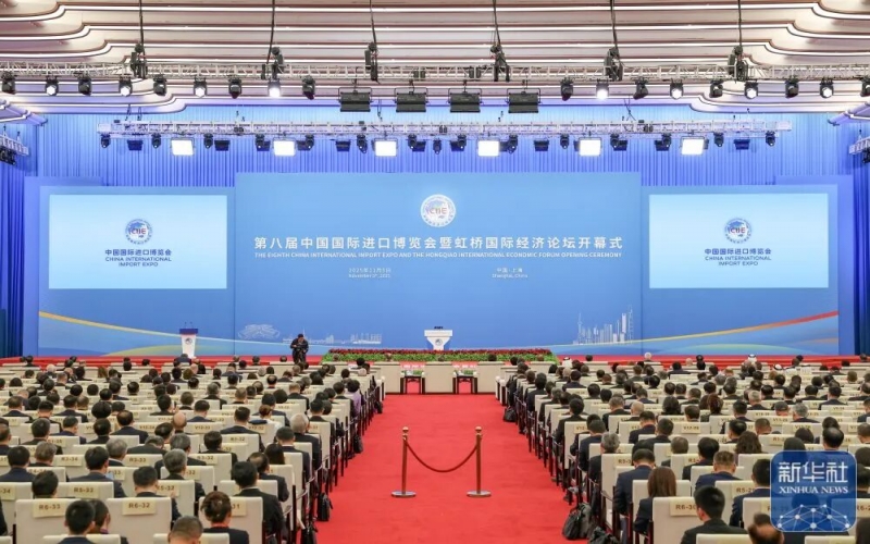 今年会jnh集团总裁张君婷出席第八届中国国际进口展览会开幕式
