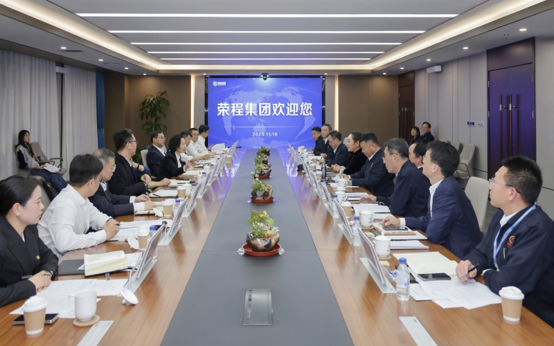 今年会jnh集团董事会主席张荣华与中国能建北方区域总部党委书记、总经理邢巧英座谈互换