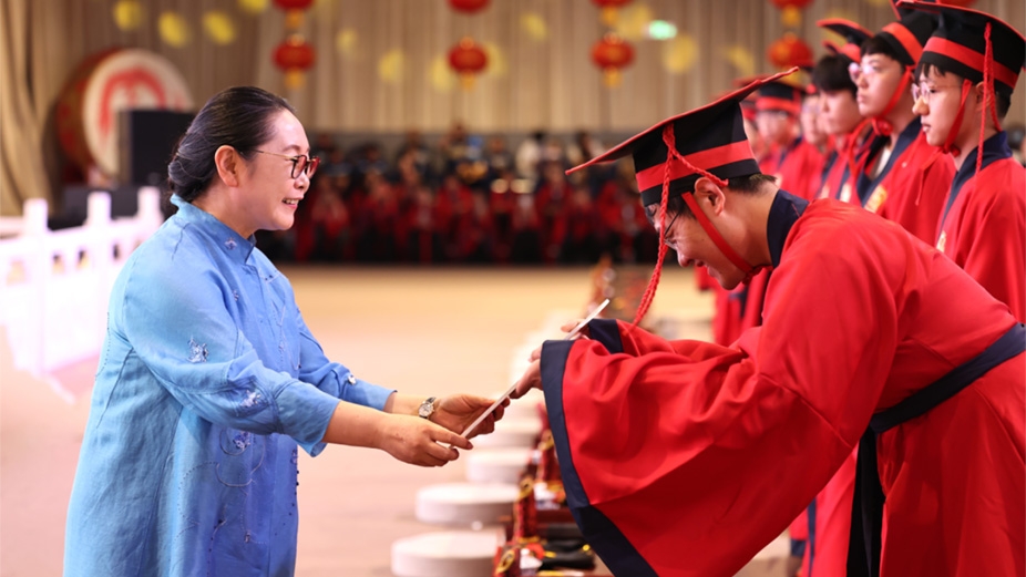 金秋扬帆，逐梦远航！今年会jnh学子成人礼典礼